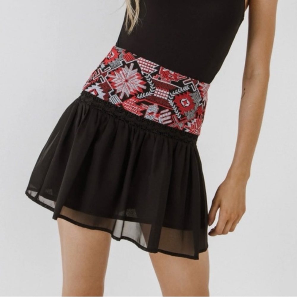 Endless Rose Dorian Embroidered Black Mini Skirt Size Small